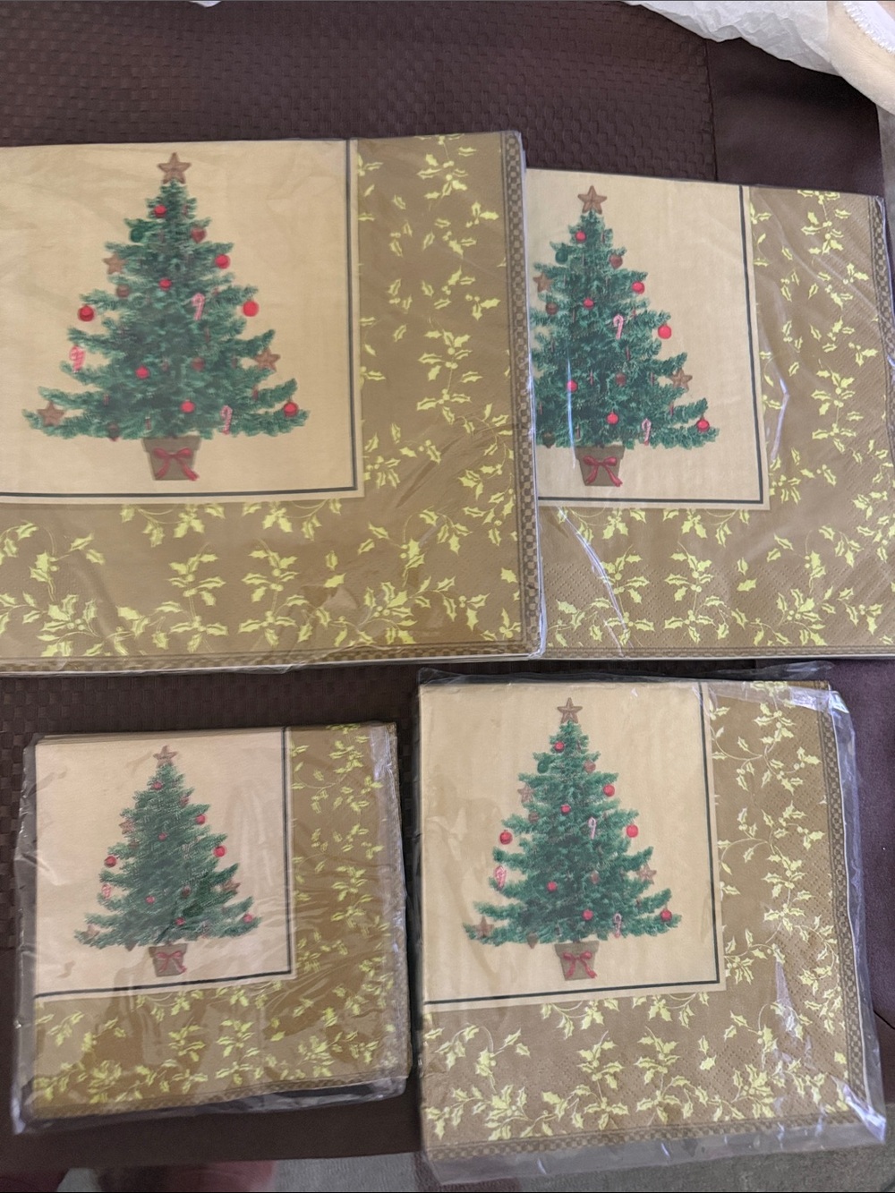Amscan classic Victorian Tree Paper Napkins - Holiday Dinner Napkins 32 Count